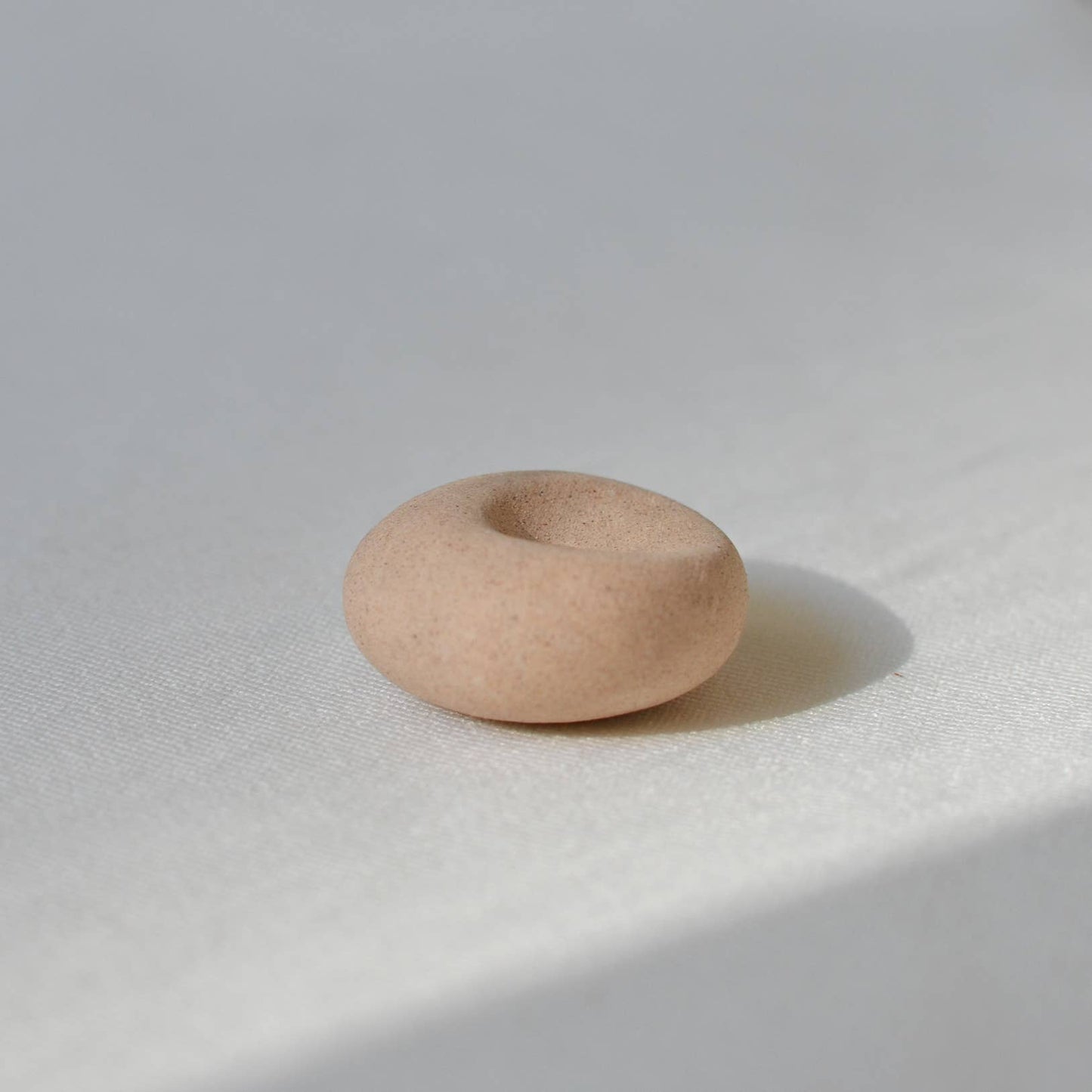 Mini beige keramische wierookhouder