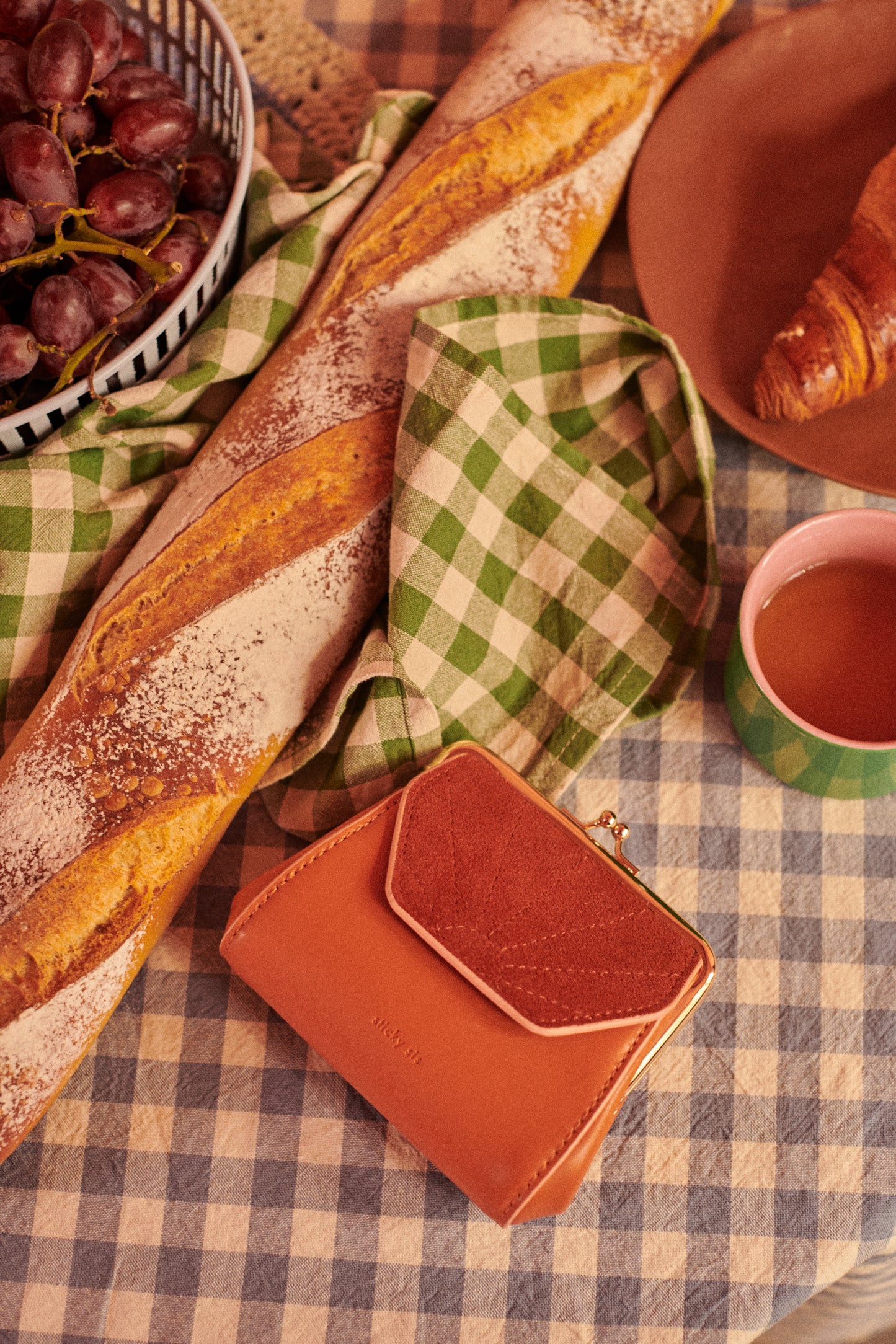 wallet | la promenade | ton sur ton | croissant brown