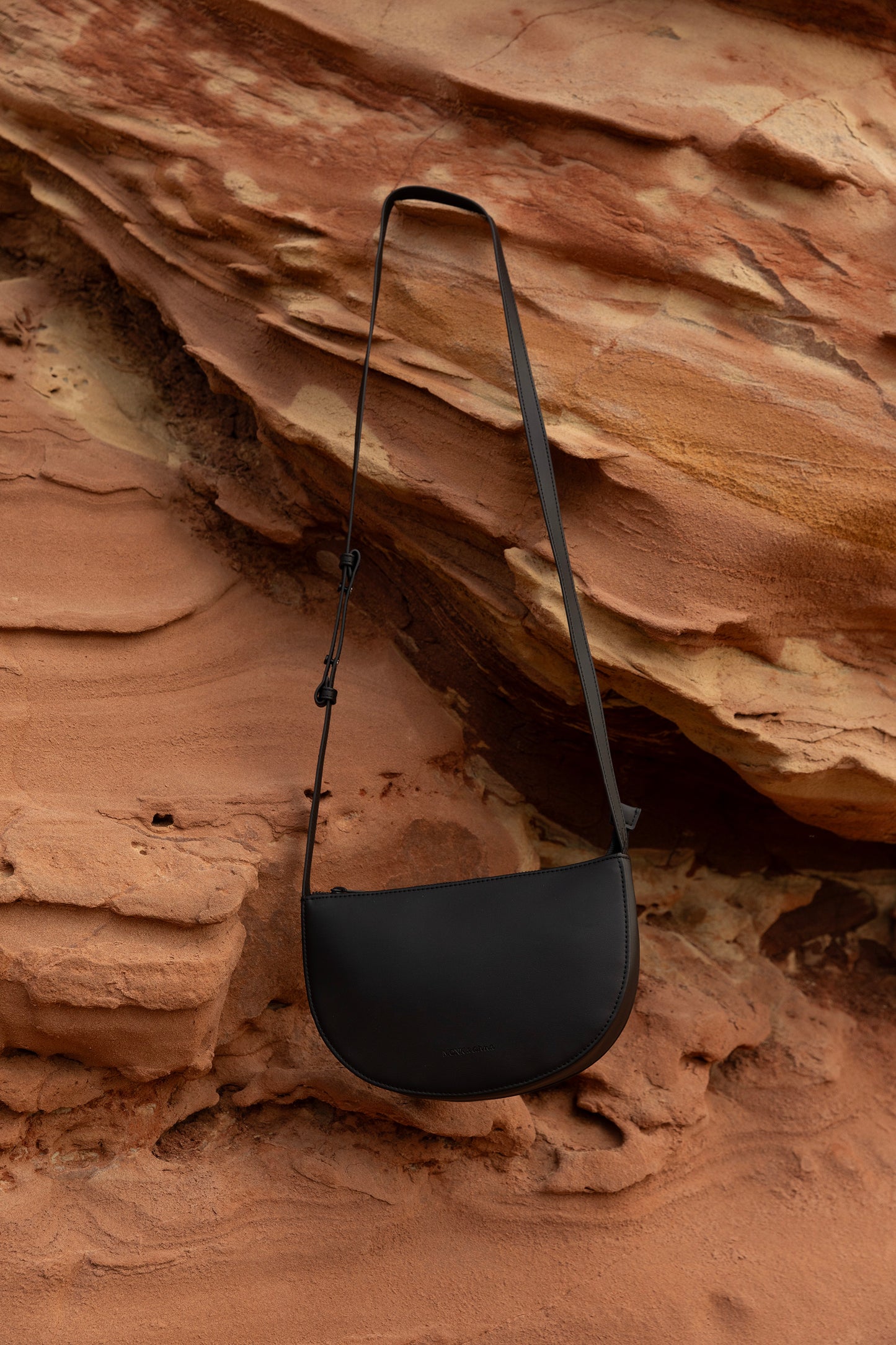 Farou - Half moon bag - black