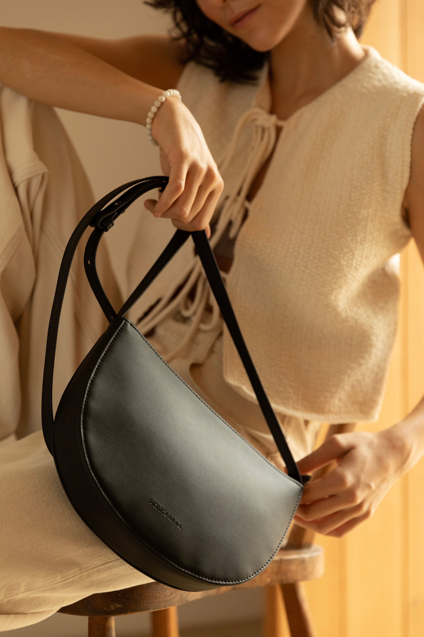Farou - Half moon bag - black