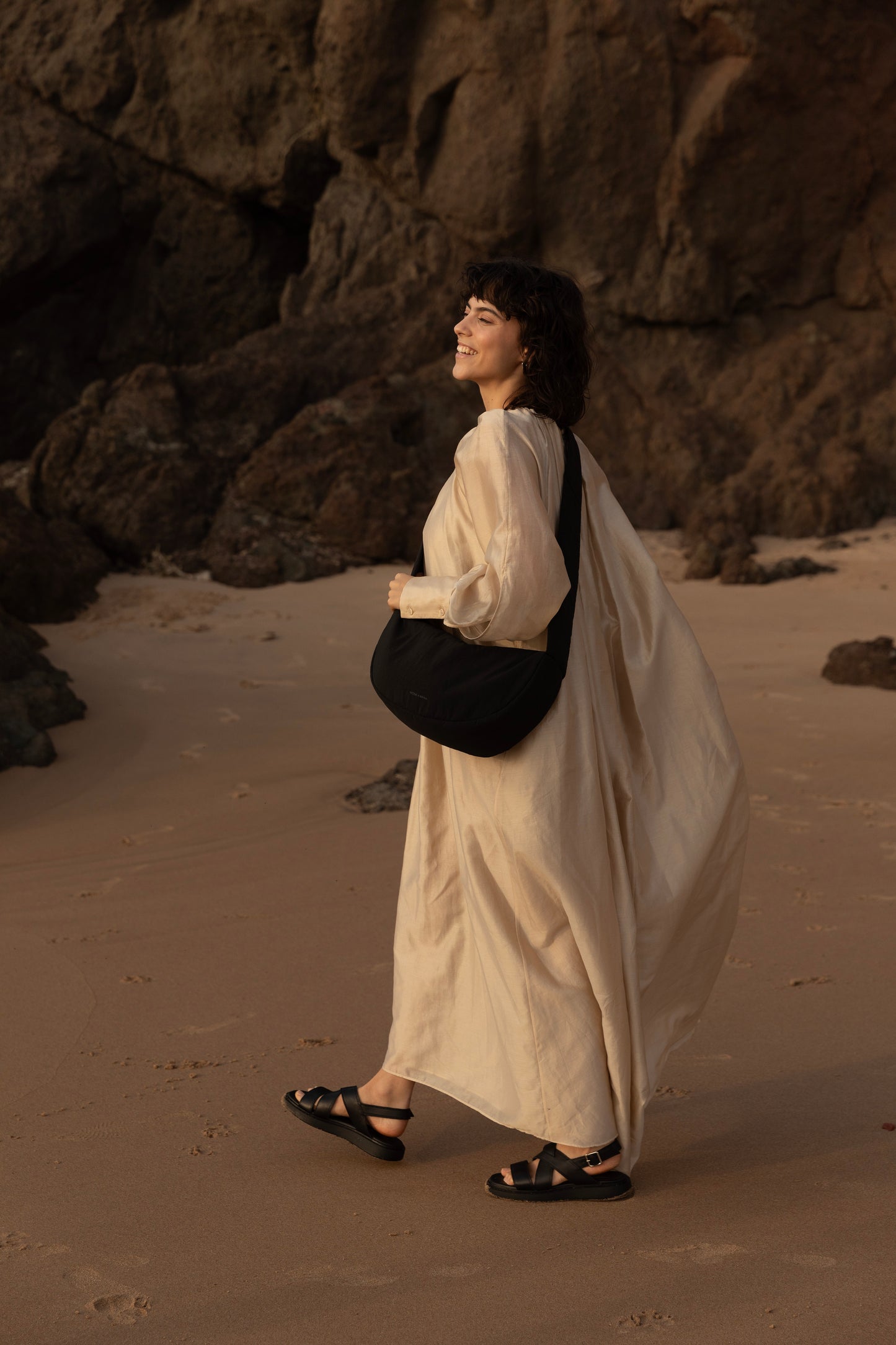 Namika cross body bag • black