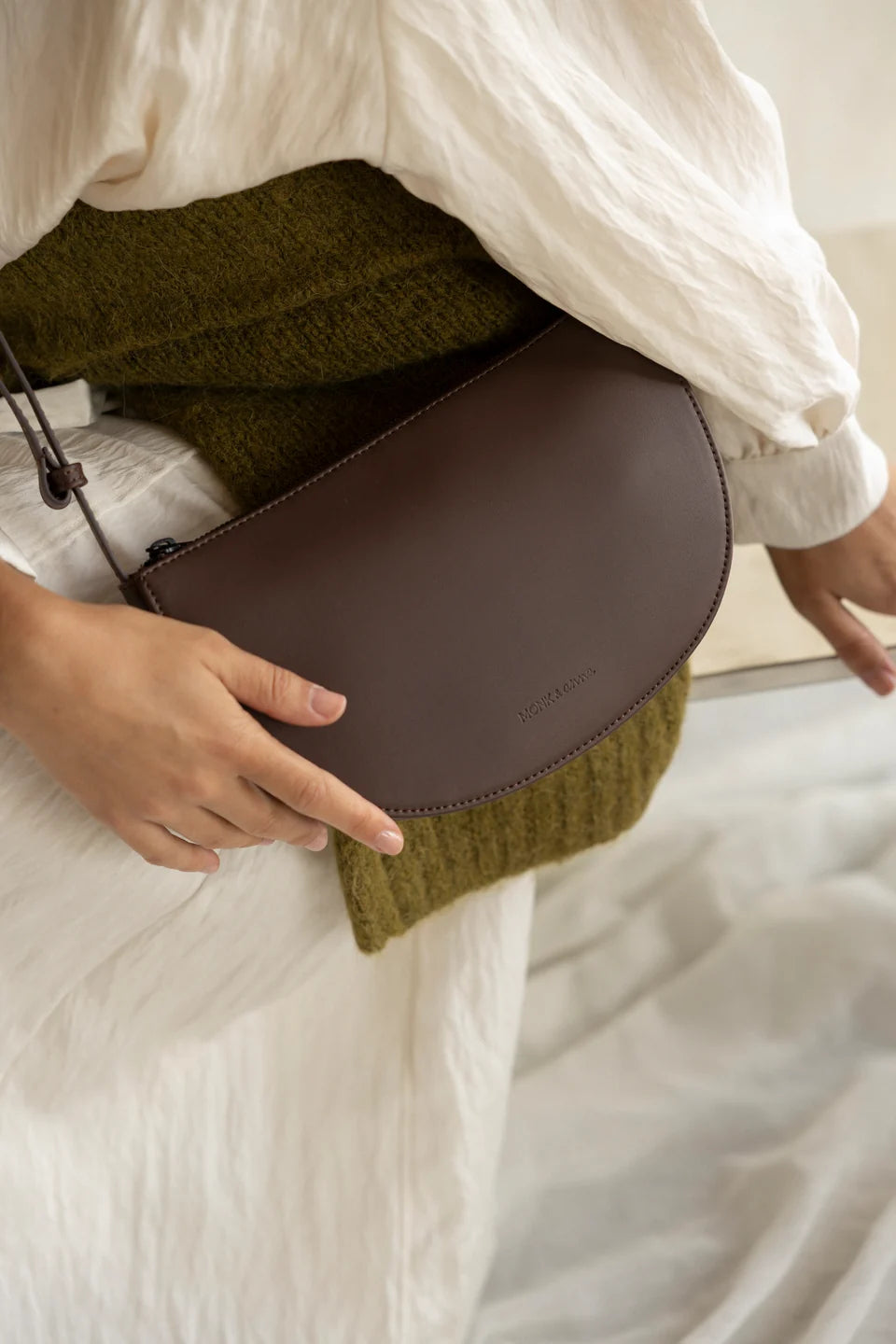 Farou - Half moon bag - darkwood