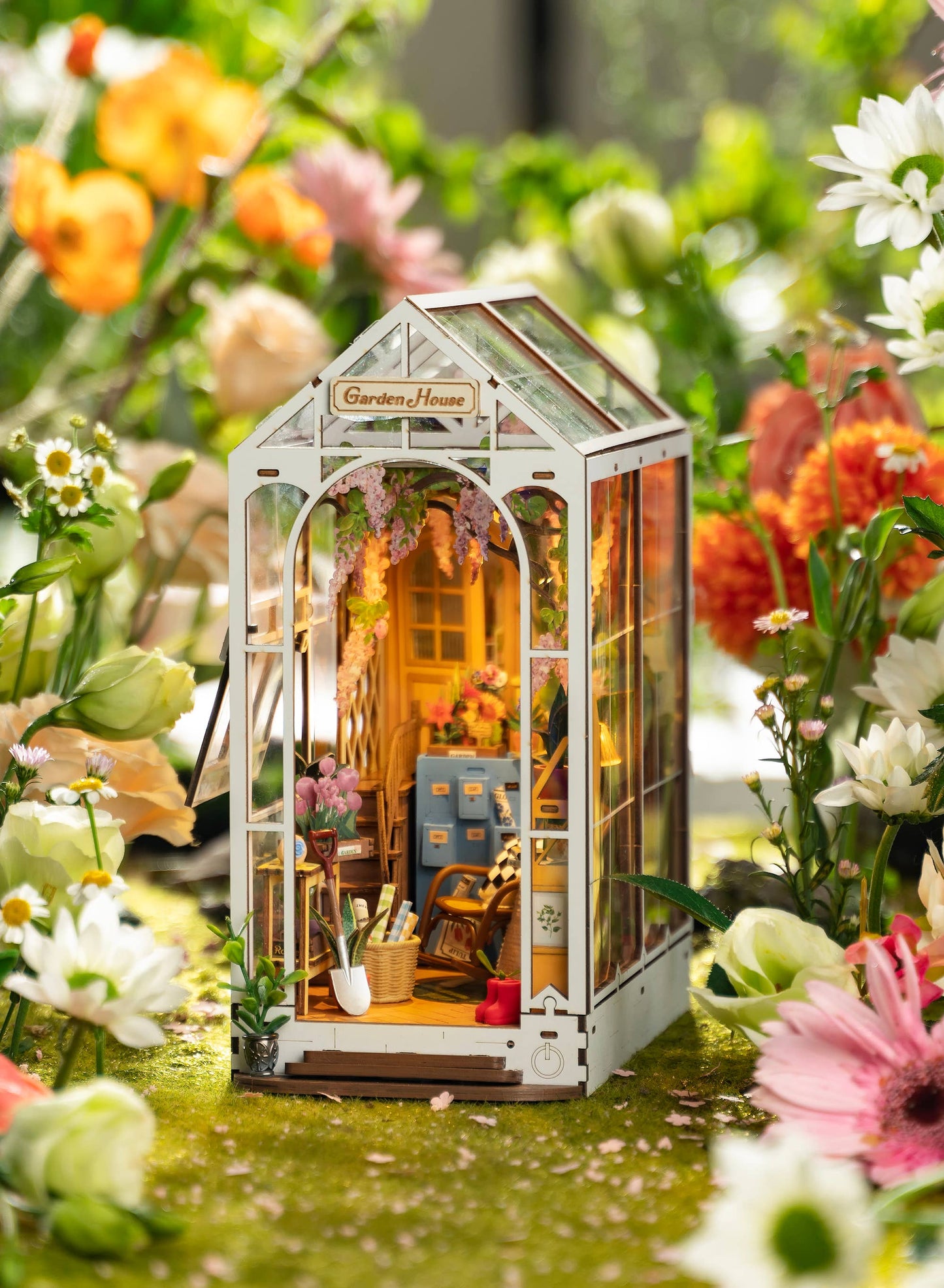 Garden house - DIY Miniature Book Nook Kit