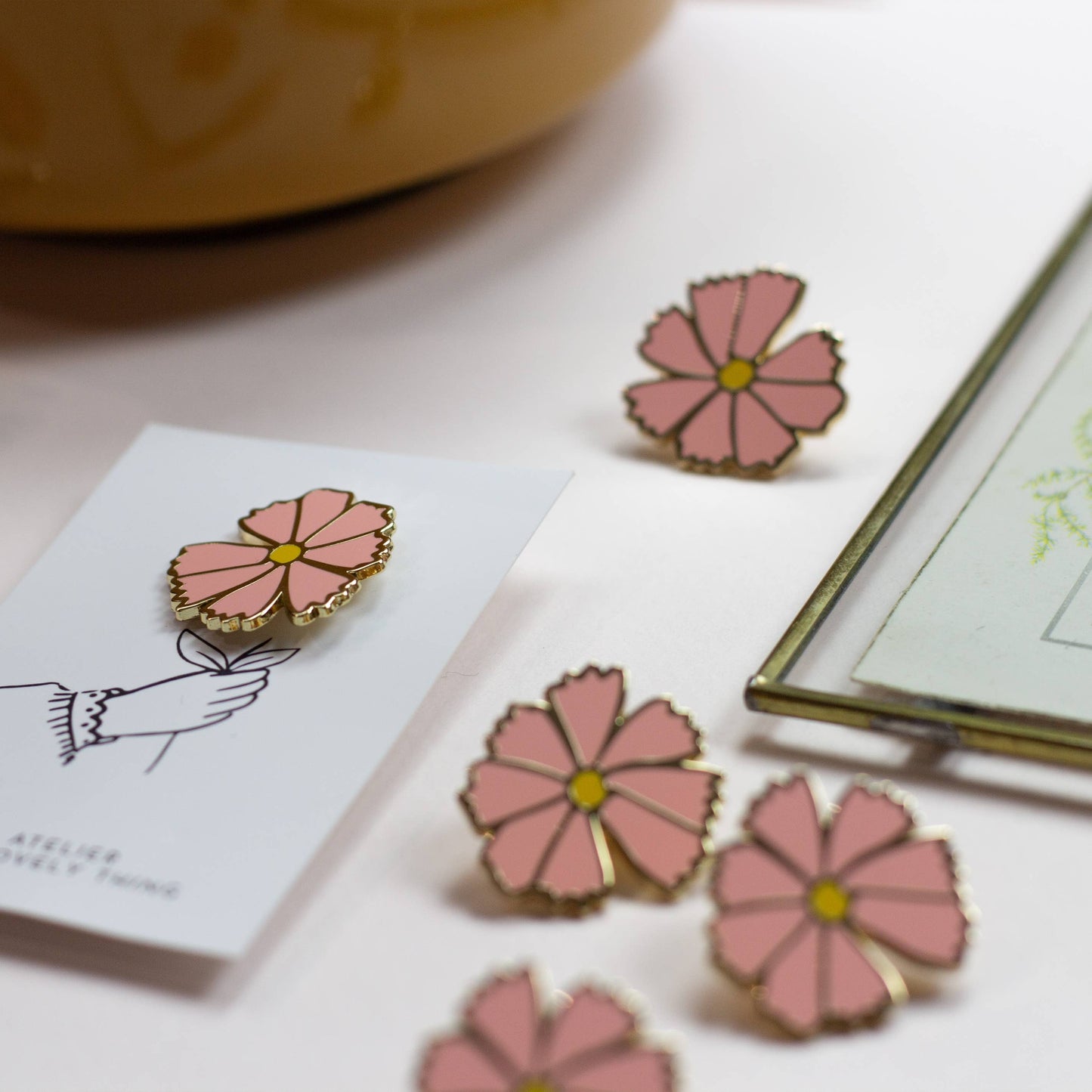 Pin 'Cosmos'