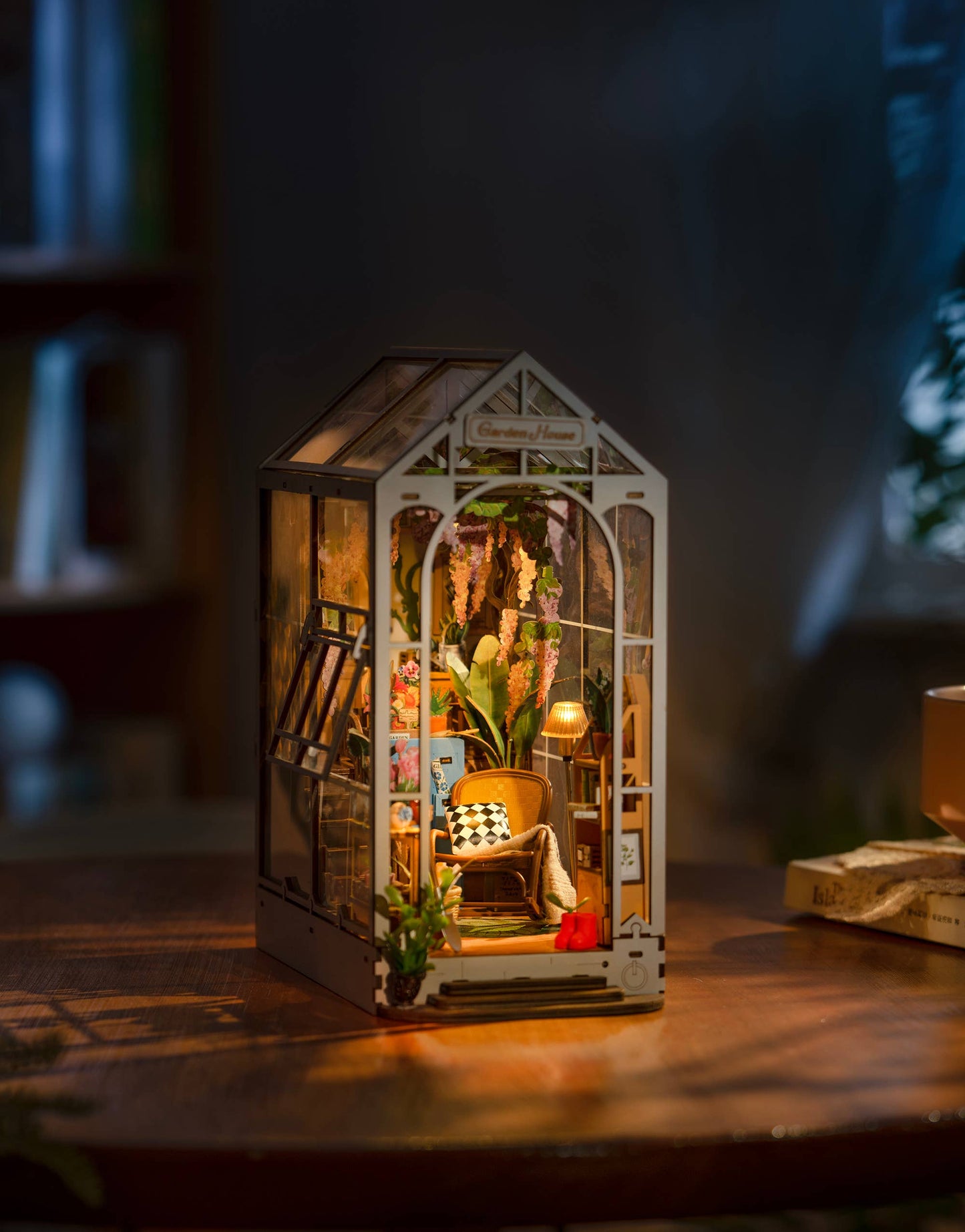 Garden house - DIY Miniature Book Nook Kit