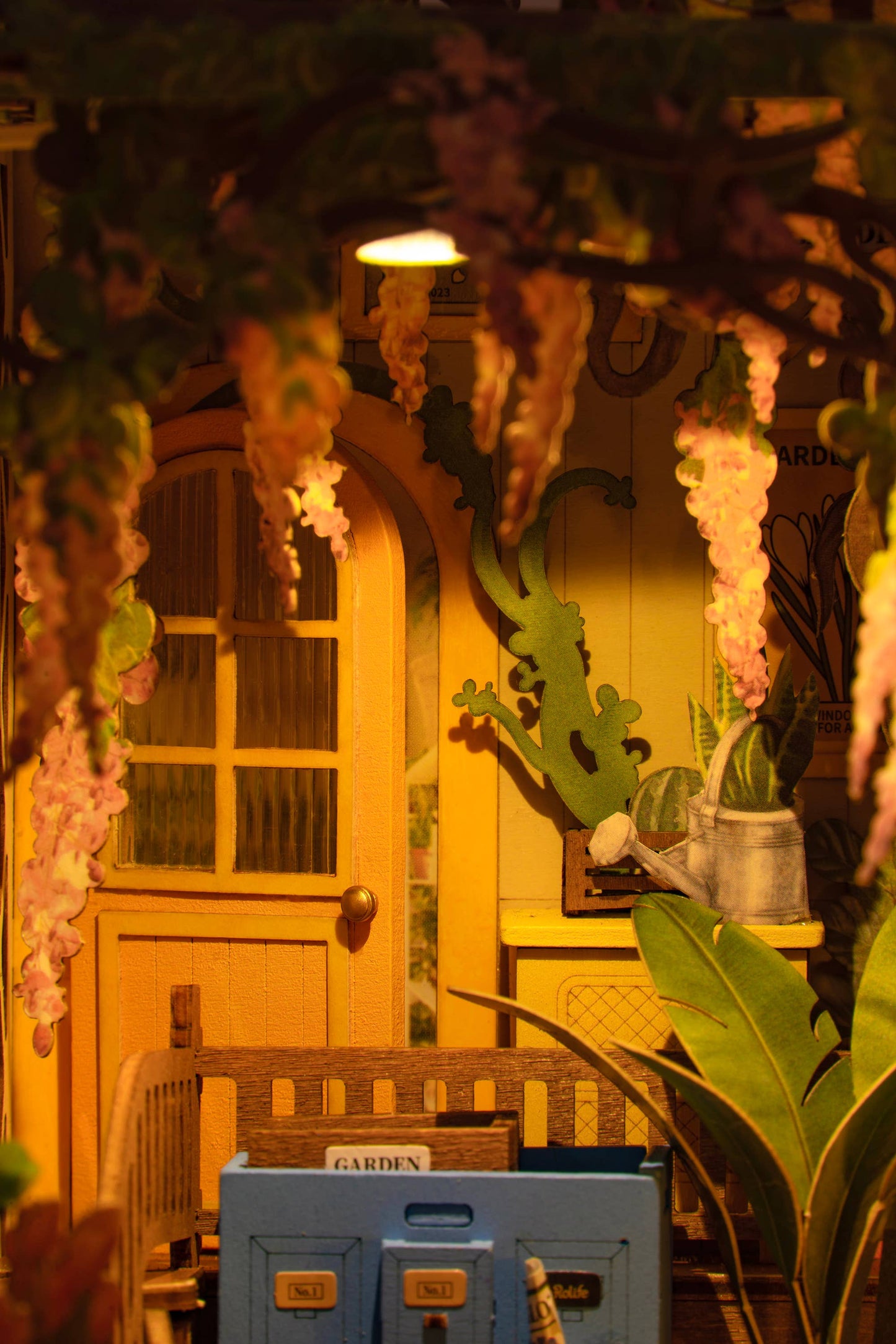 Garden house - DIY Miniature Book Nook Kit