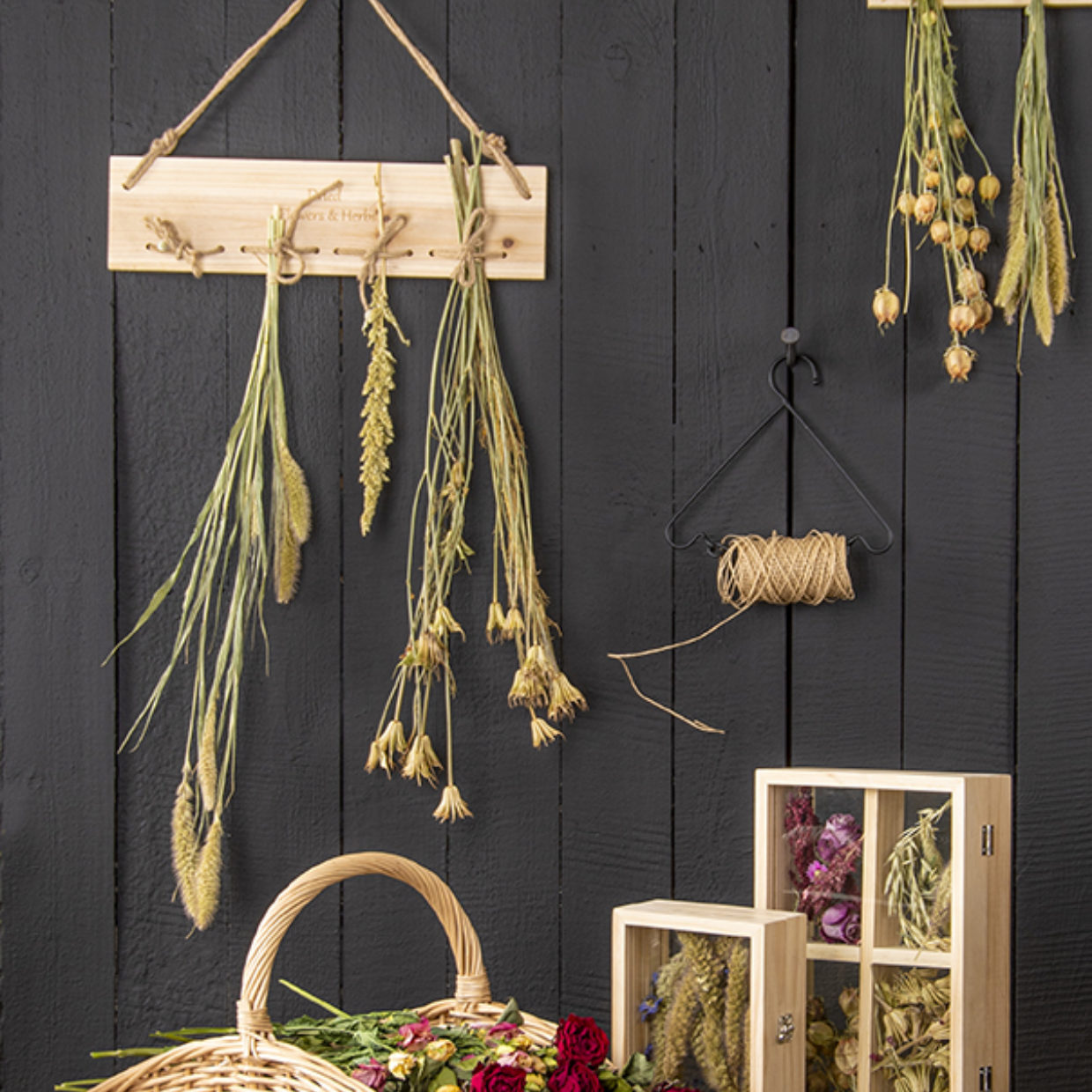 Bloemen- en kruidenmand