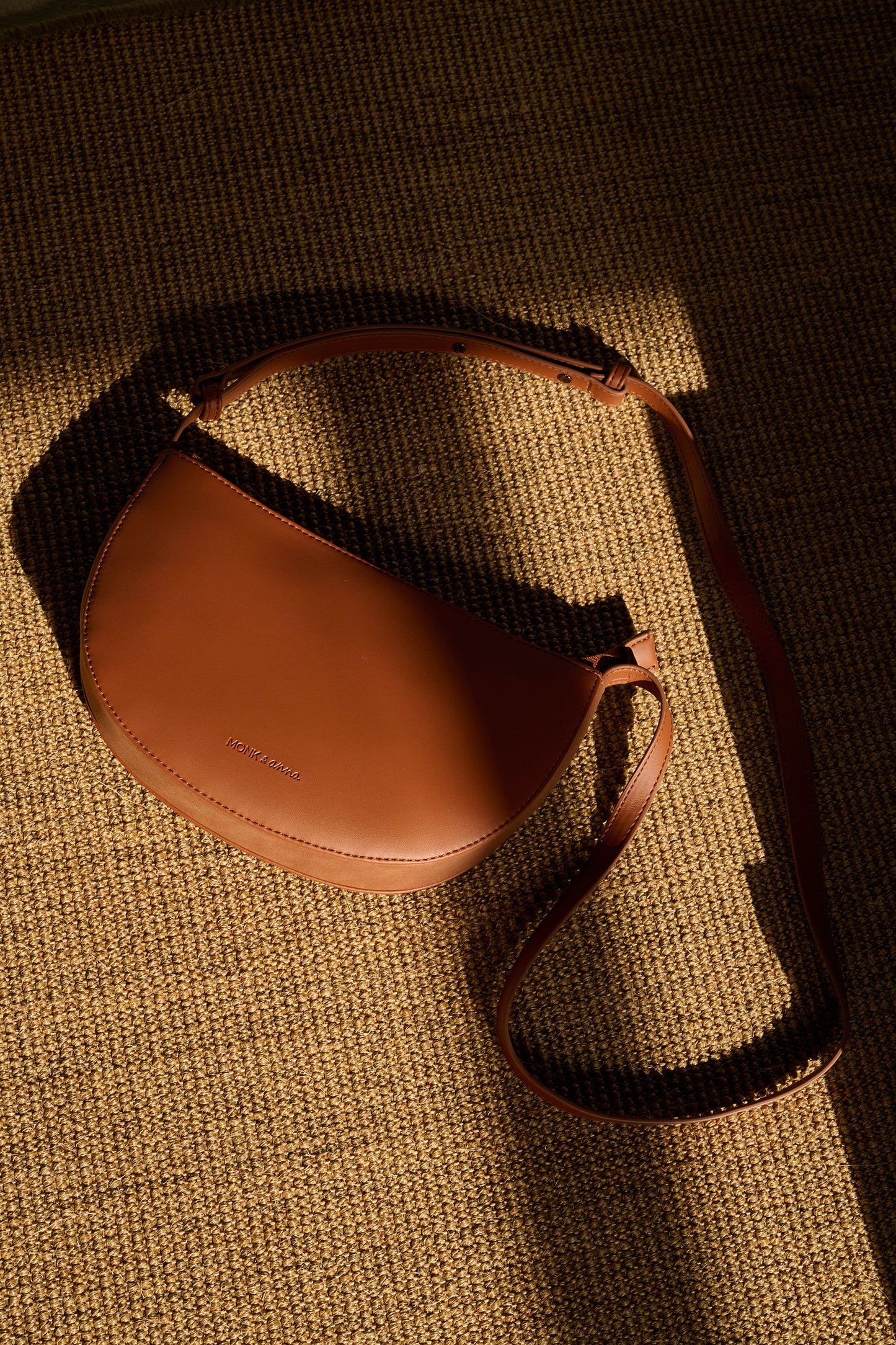 Farou - Half moon bag - carnelian