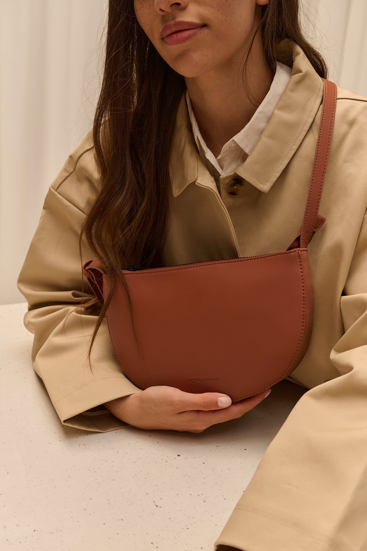 Farou - Half moon bag - carnelian