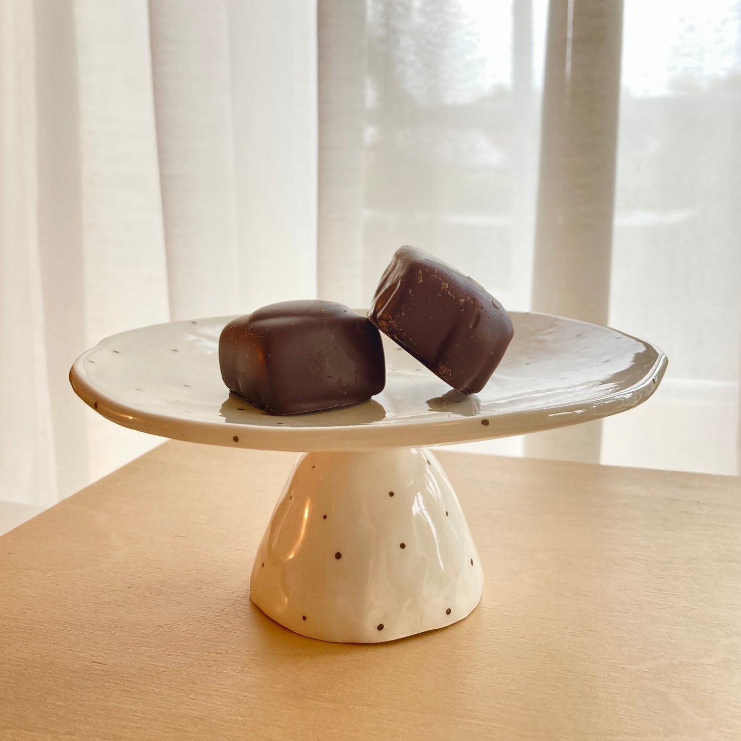 Cakeplateautje met stippen