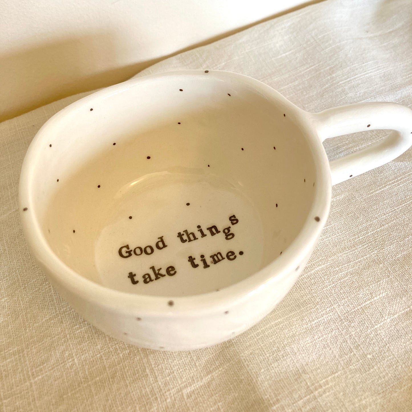 'Good things take time' kopje met stipjes
