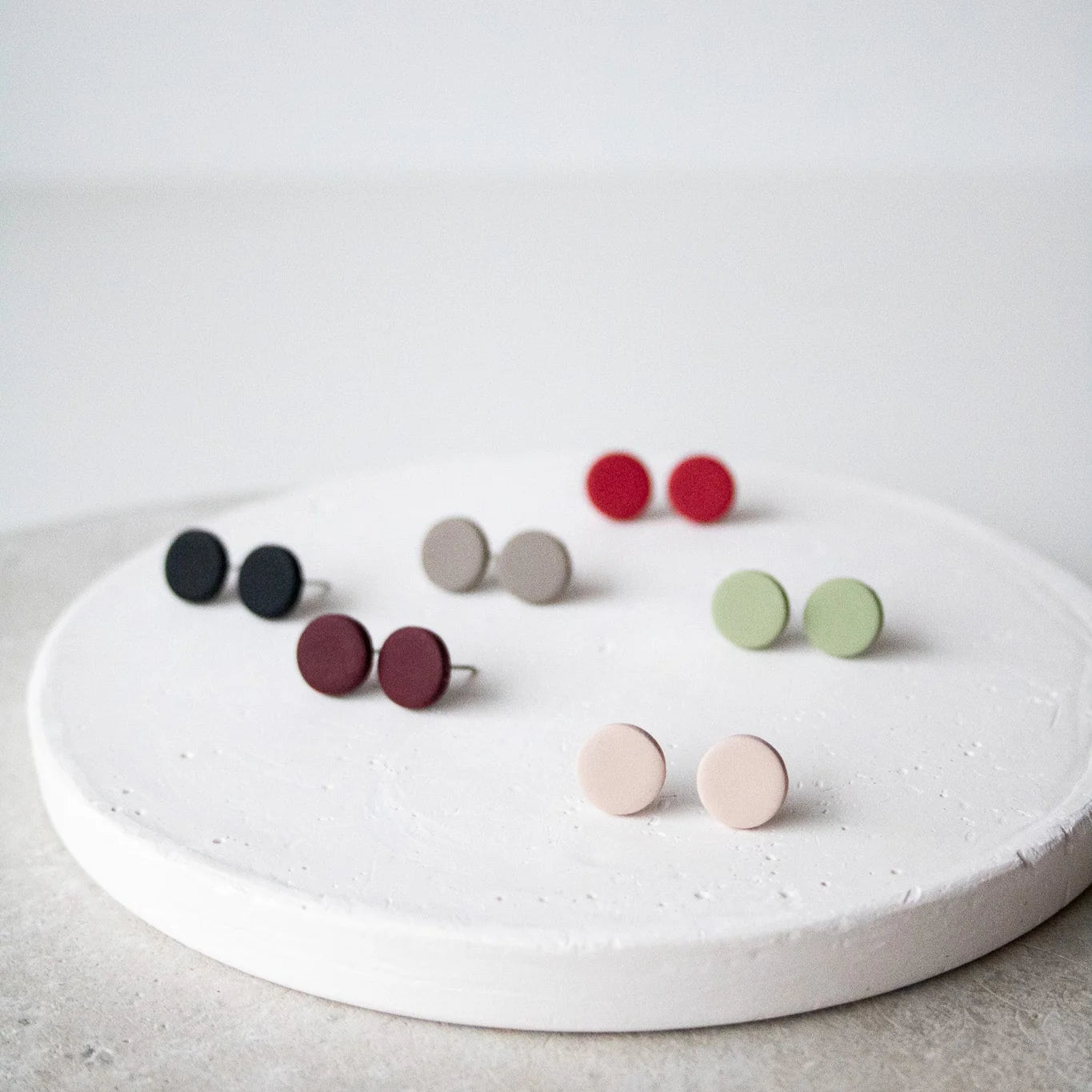 Li | Studs - almond peach