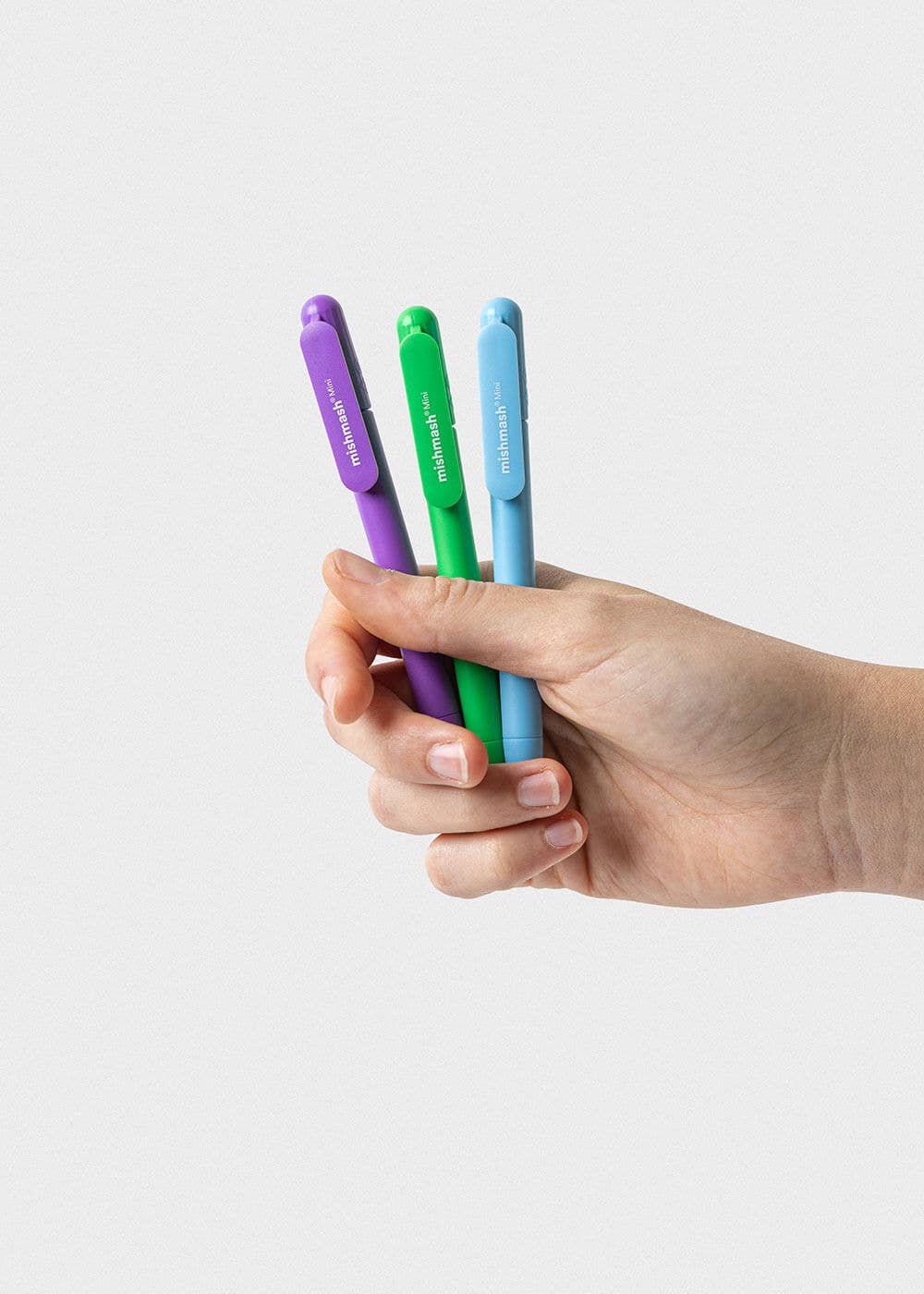 Milieuvriendelijke mini-pen van gerecycled materiaal met zwarte inkt: Blauwe of groen