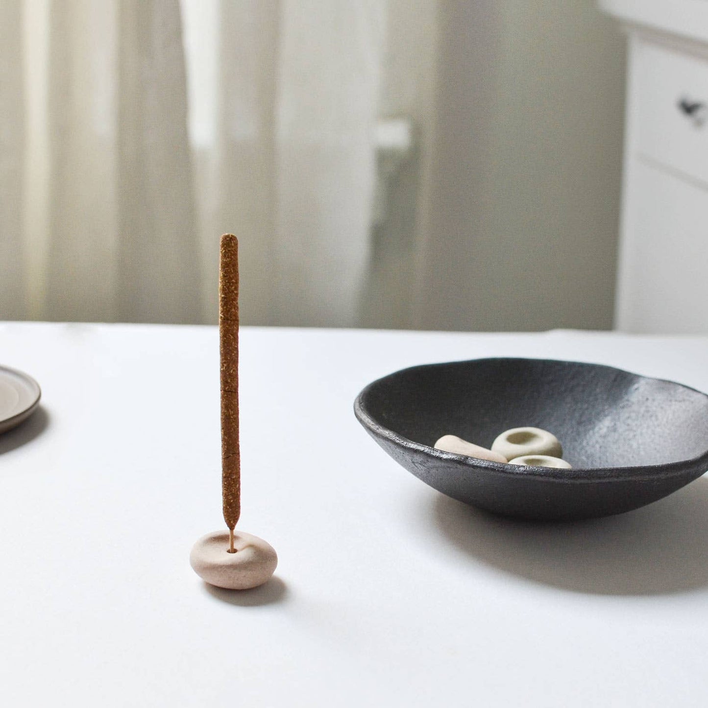 Mini beige keramische wierookhouder