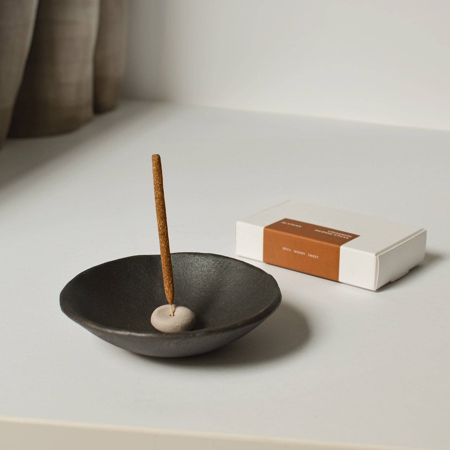 Mini beige keramische wierookhouder