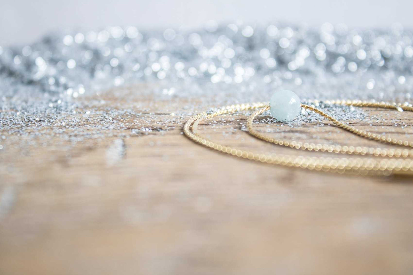 'Pale Blue Dot' ketting