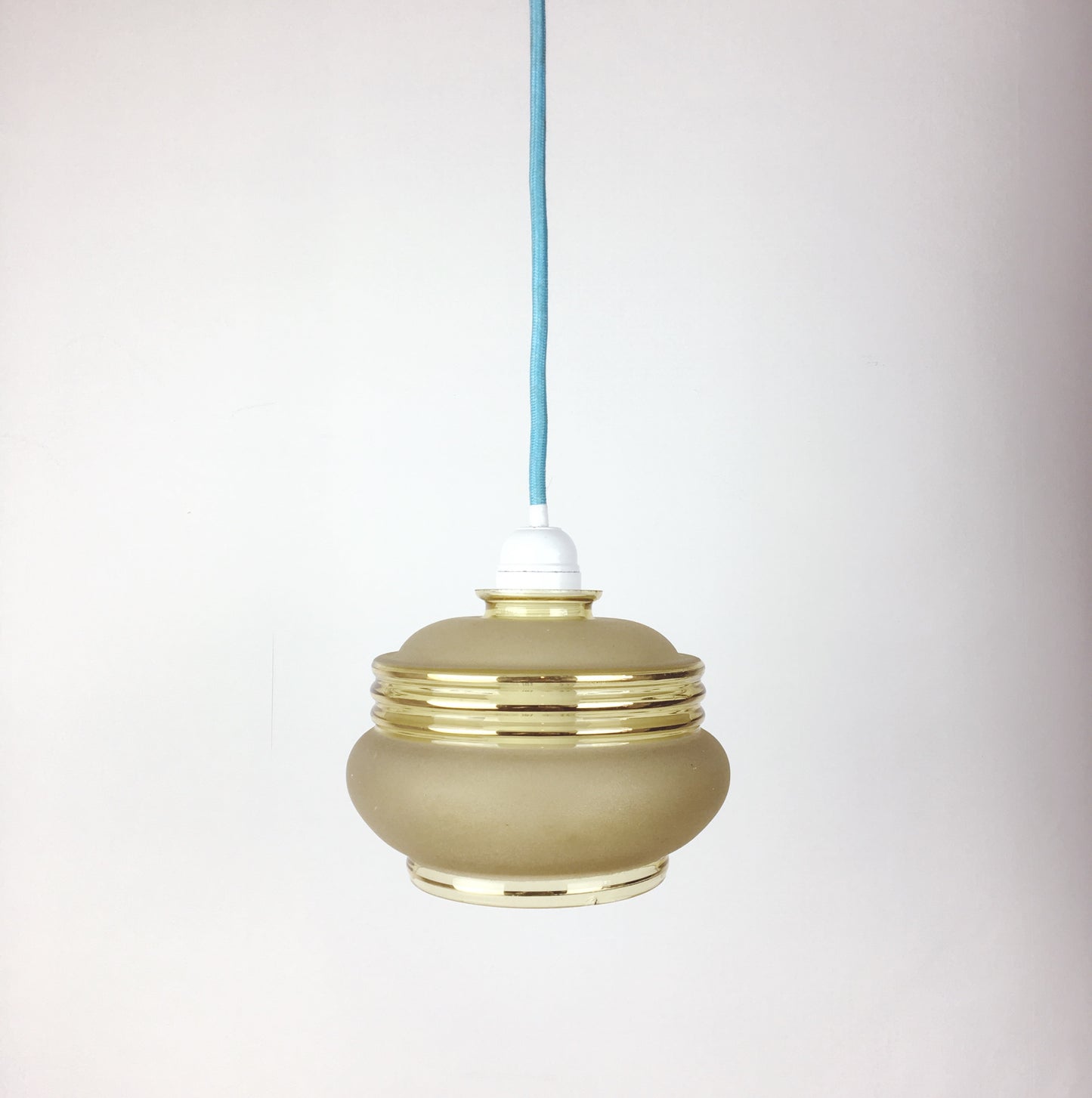 Glazen lampje met een goud randje & blauw snoer