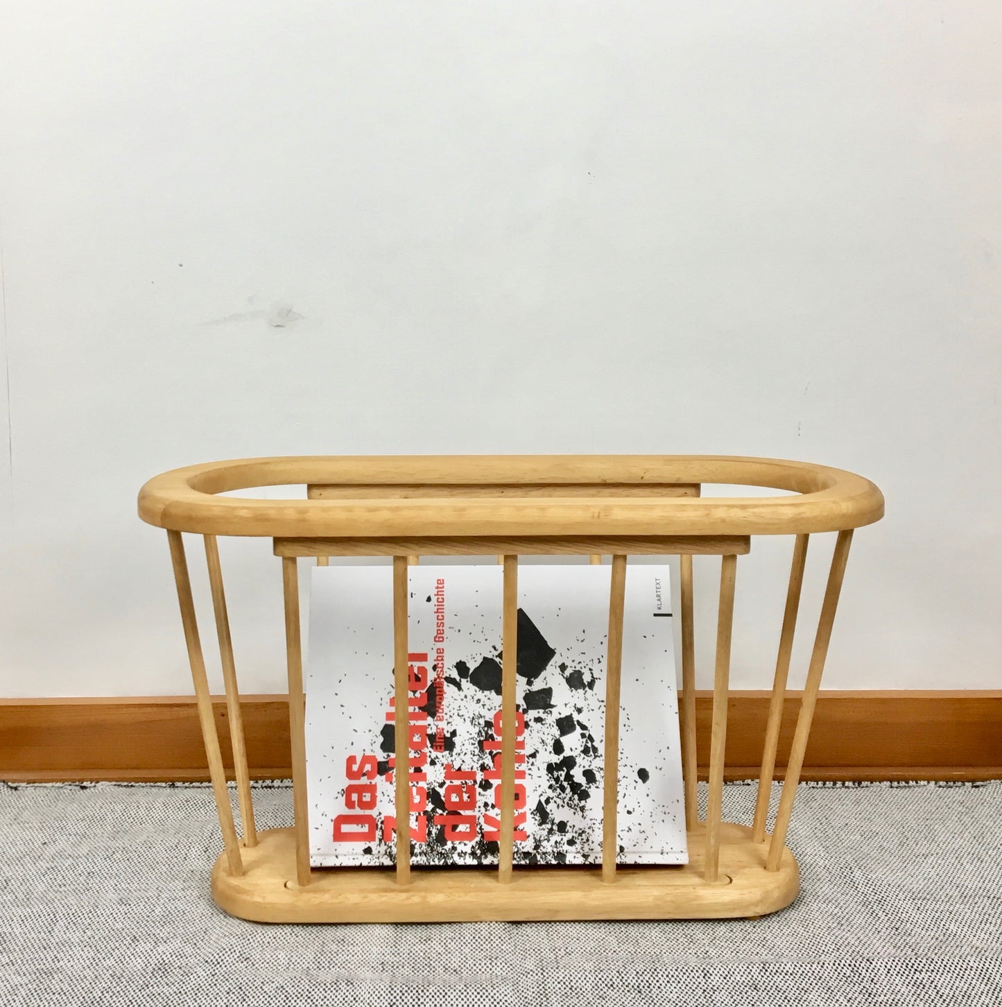 Houten magazinehouder