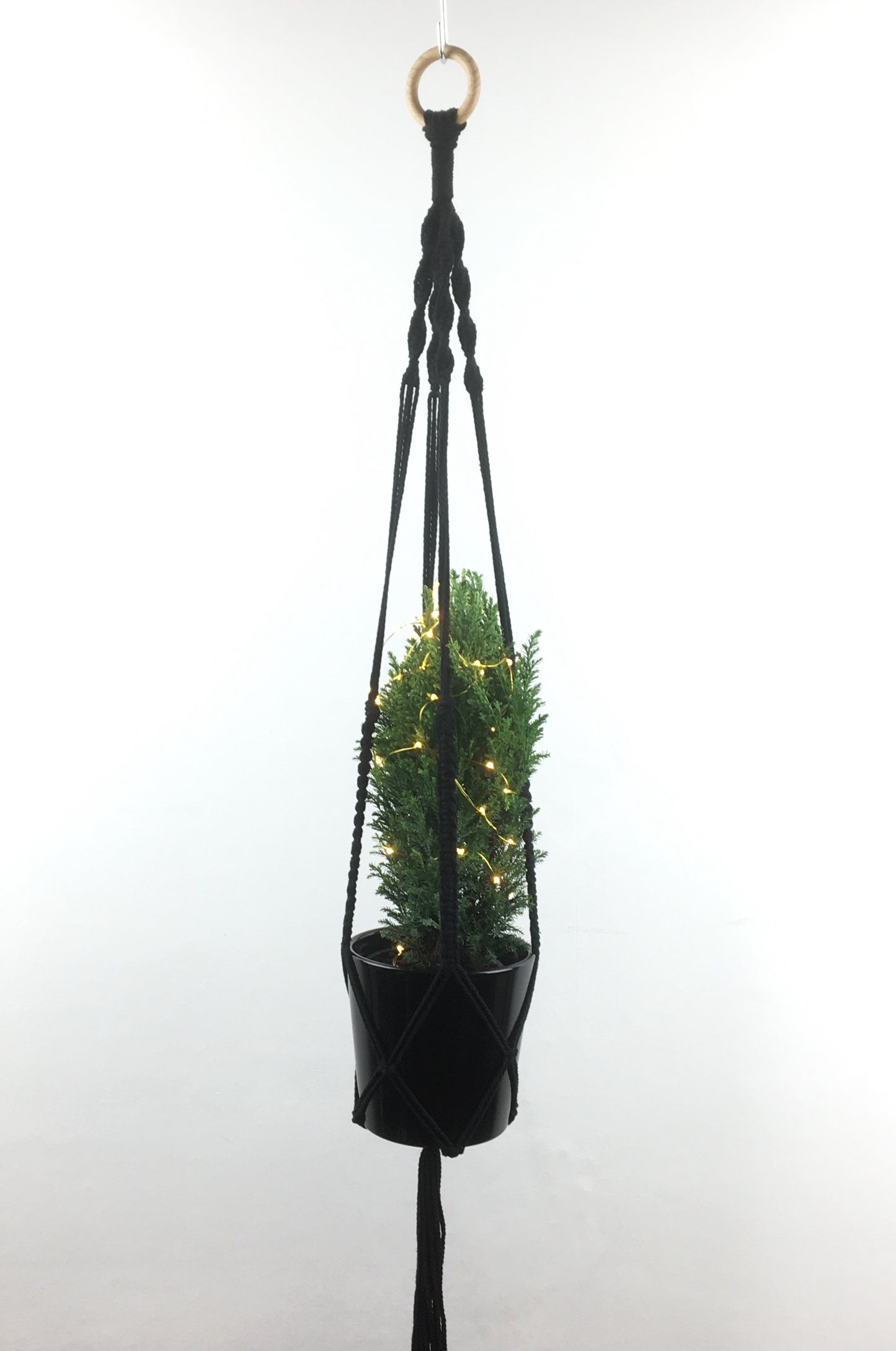 Zwarte macramé hanger