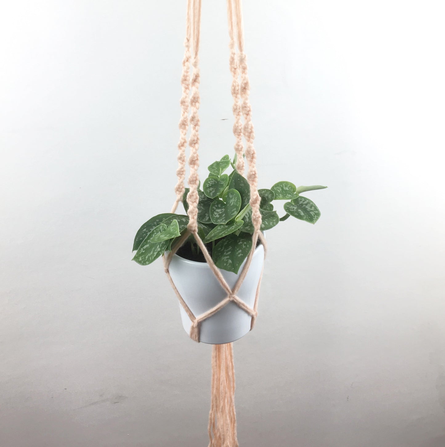 Roze macramé hanger medium