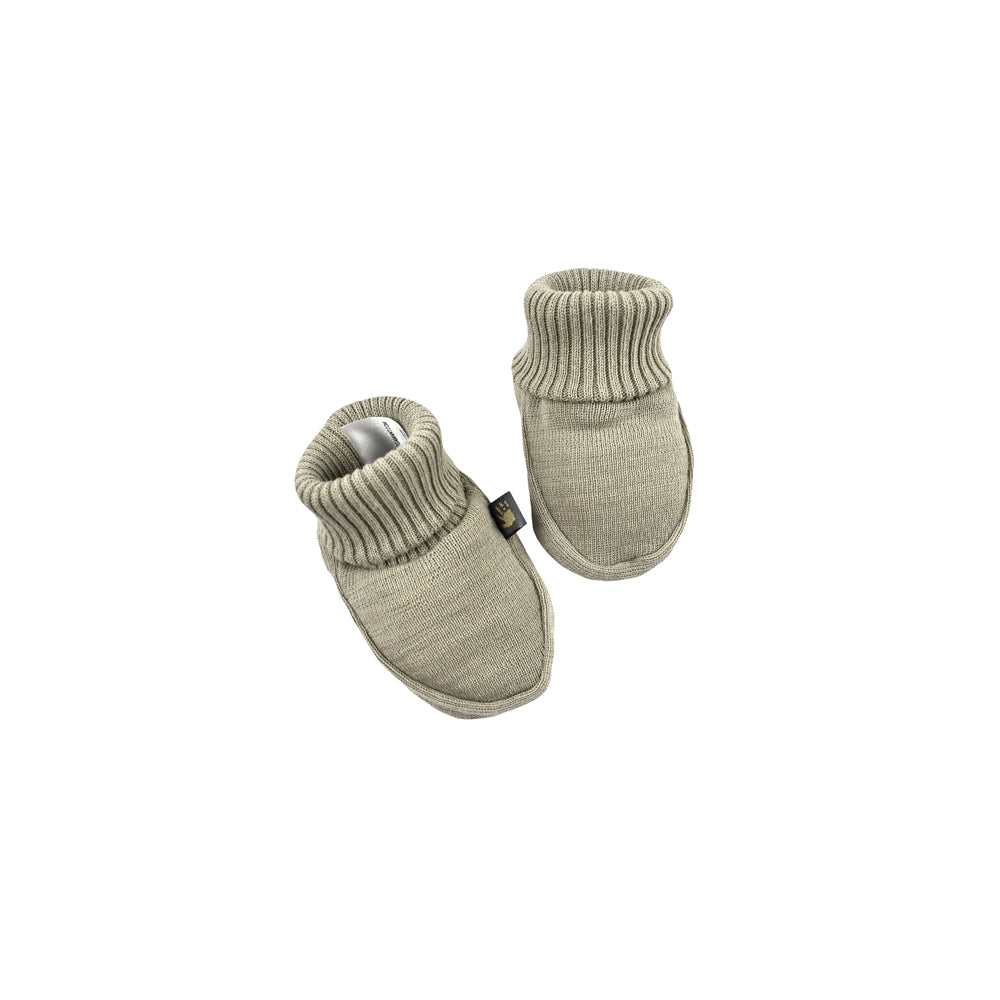 Slofjes/booties amber yarn - sage (0 - 6 M)