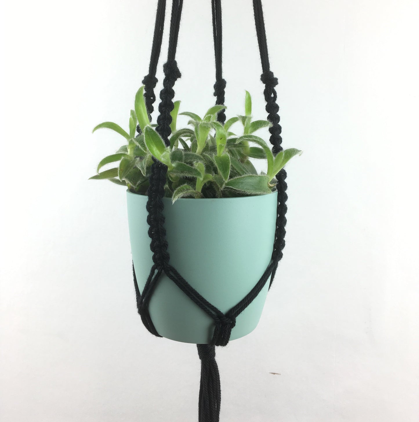 Kleine zwarte macramé hanger