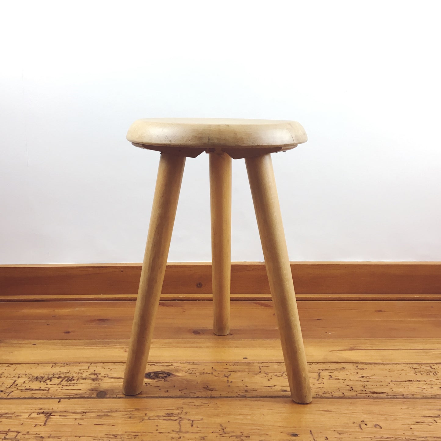 Kleine houten kruk