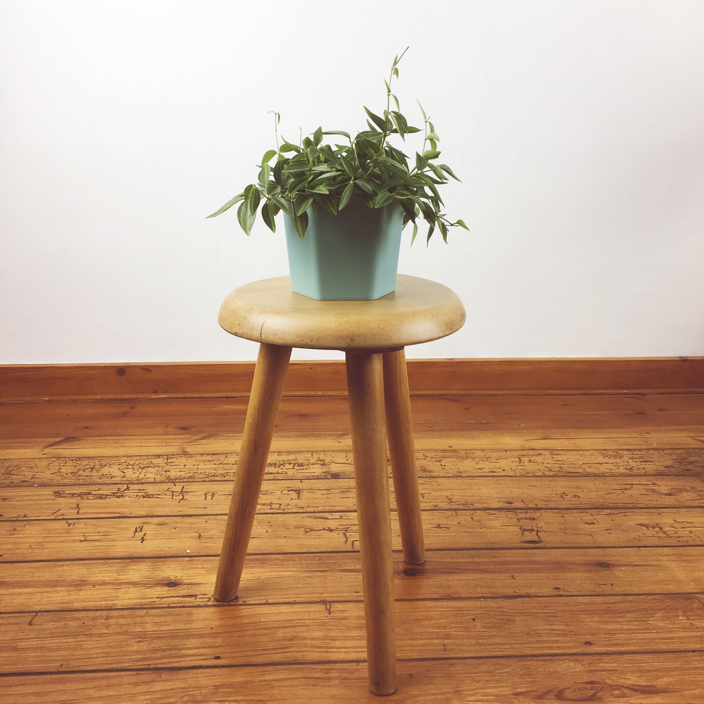Kleine houten kruk