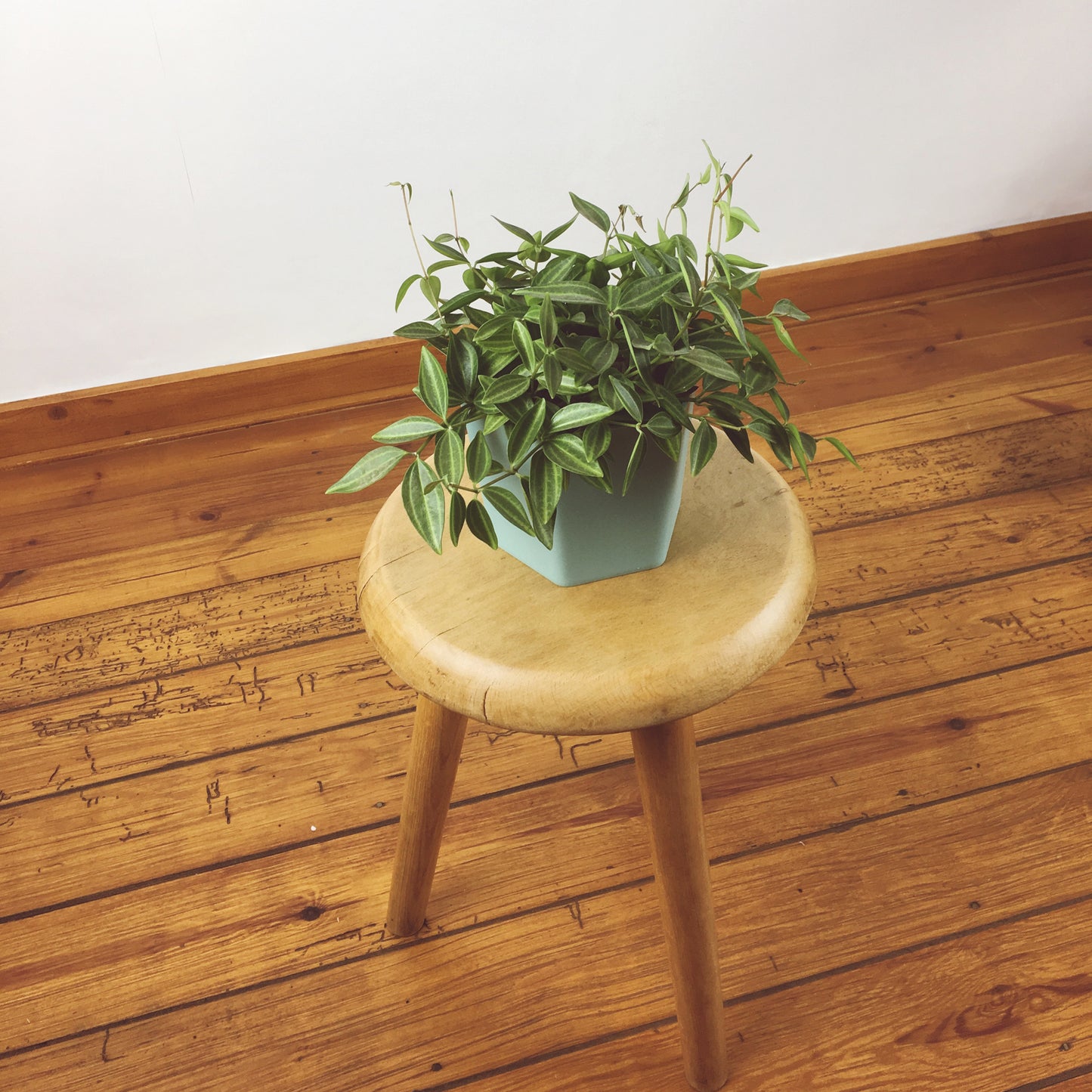 Kleine houten kruk