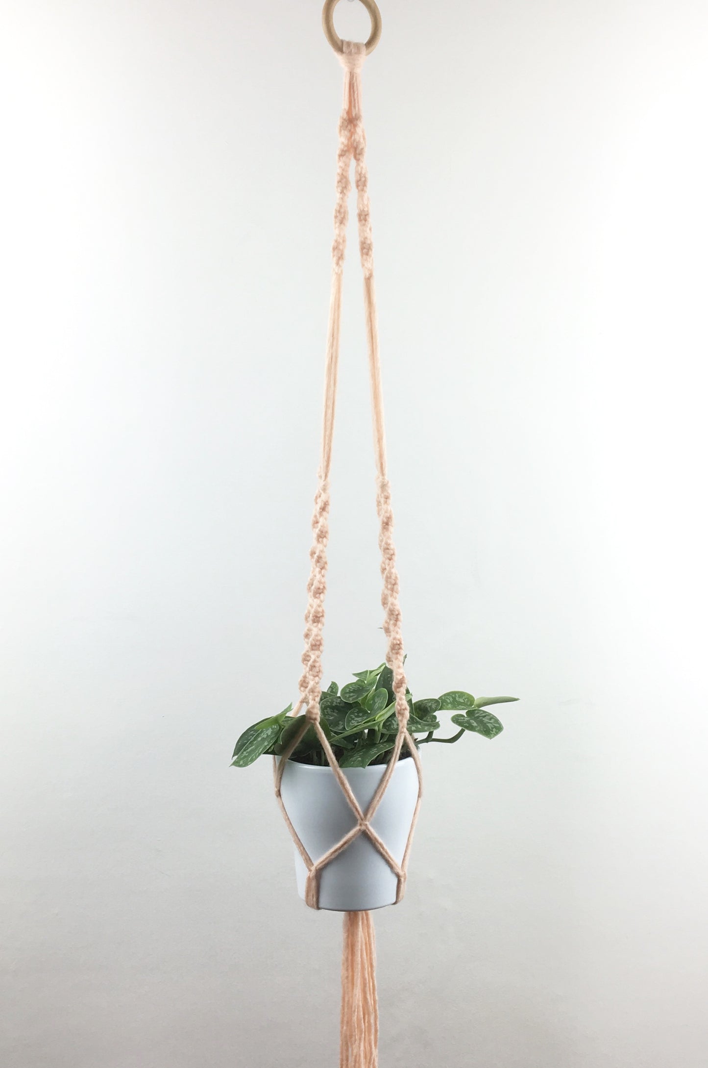 Roze macramé hanger medium