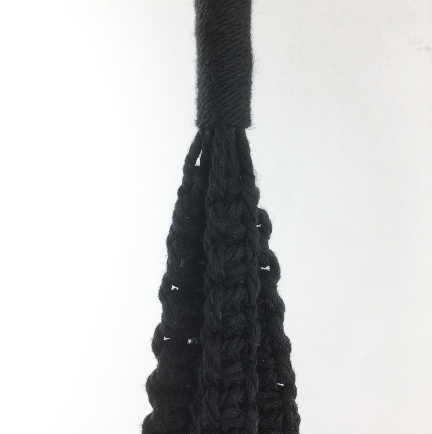 Grote zwarte macramé hanger