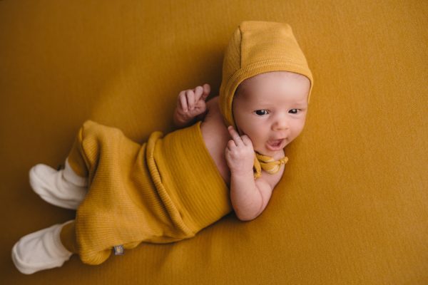 Mutsje amber yarn - mustard sunset (6 - 12 M)