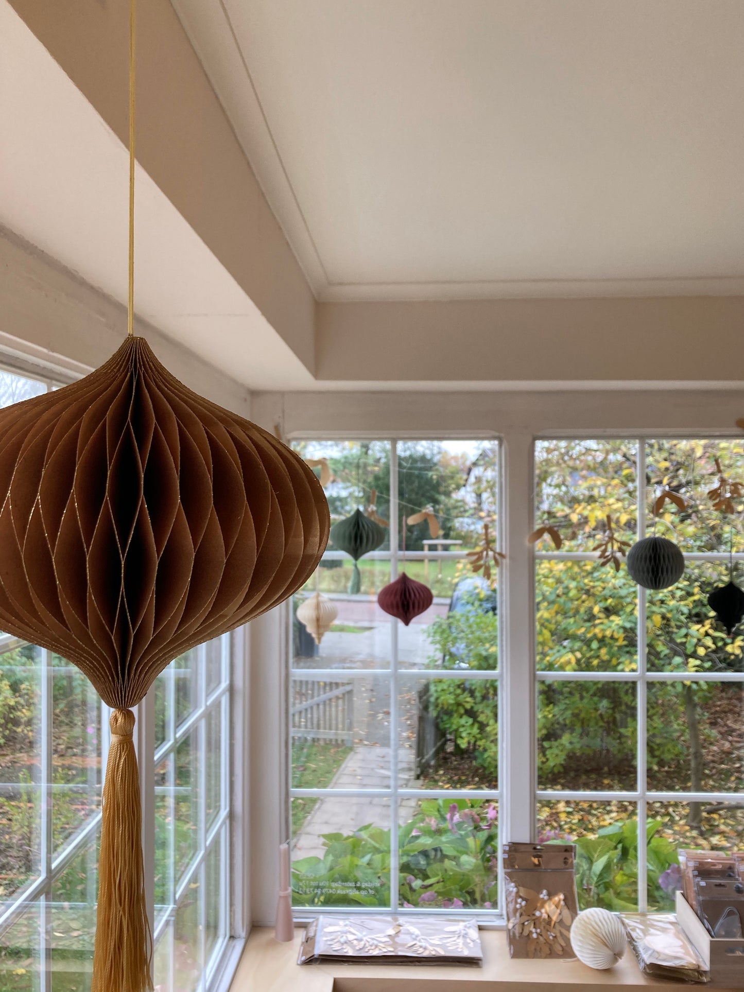 Kerstornament goud met tassel - handmade & fairtrade