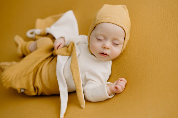 Mutsje amber yarn - mustard sunset (6 - 12 M)