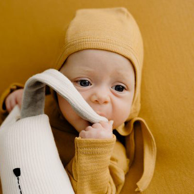 Mutsje amber yarn - mustard sunset (6 - 12 M)