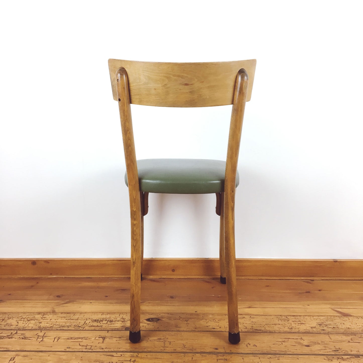 Houten caféstoelen met skai zit (2 stuks)