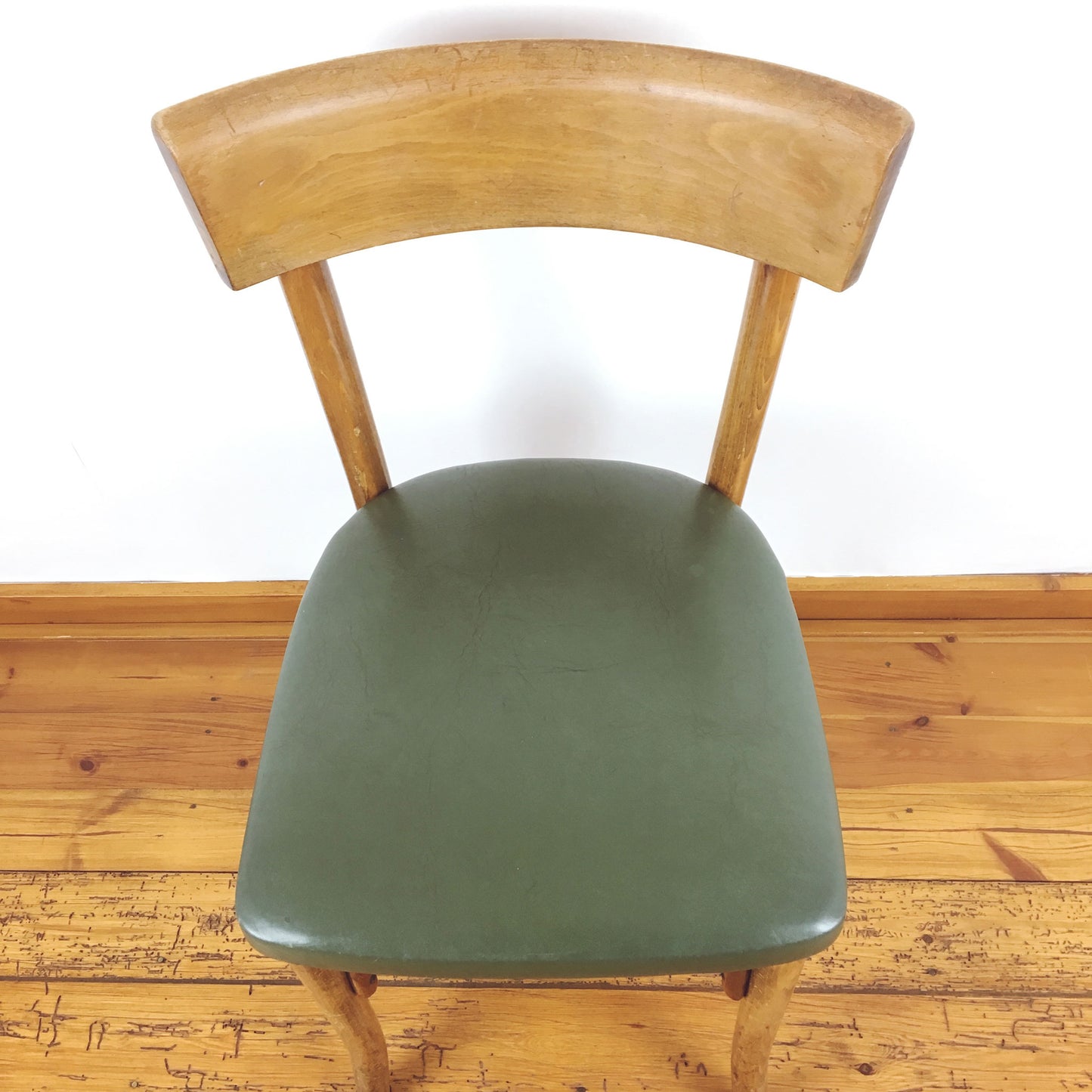 Houten caféstoelen met skai zit (2 stuks)