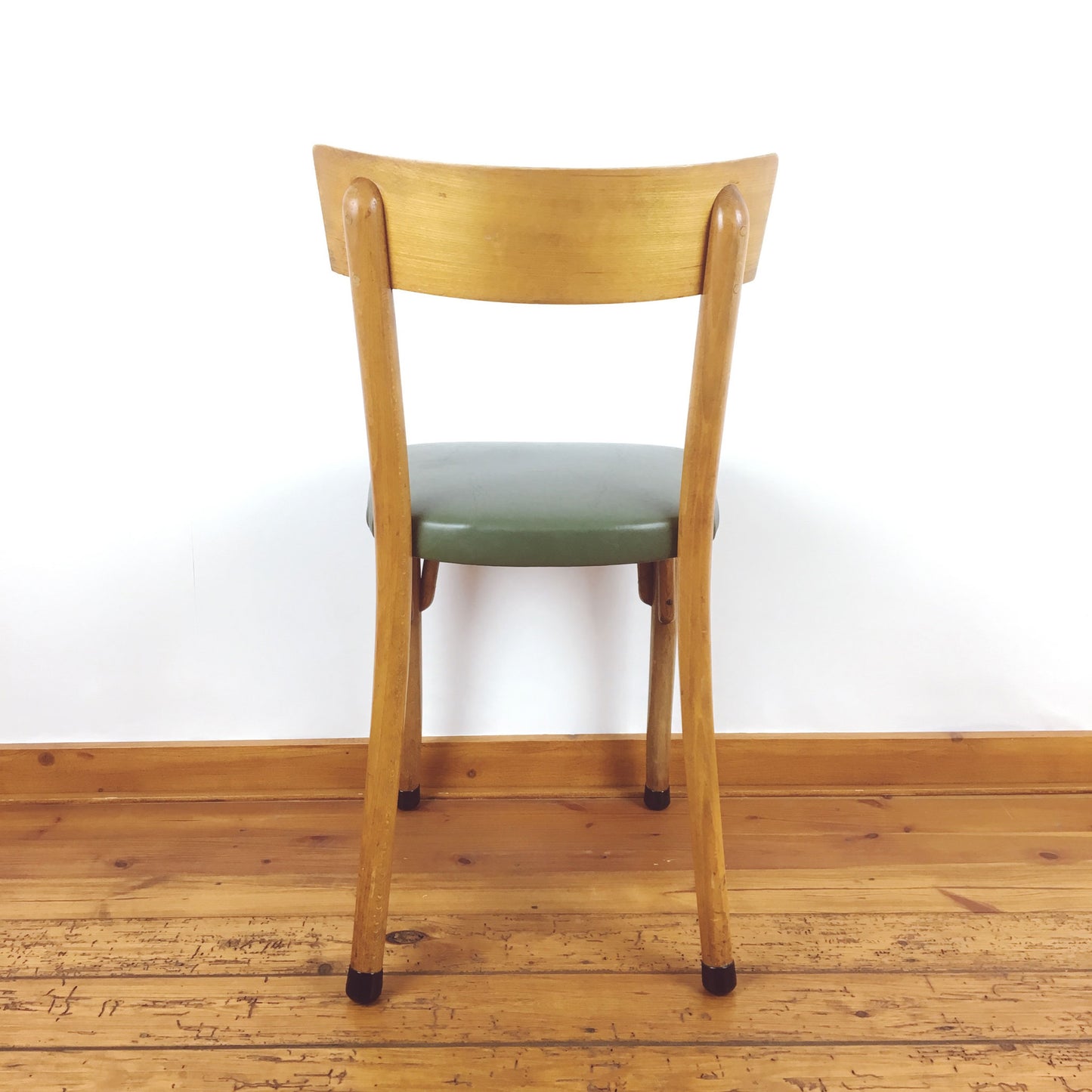Houten caféstoelen met skai zit (2 stuks)