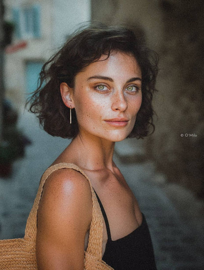 Gouden pendeloorbellen. Vela