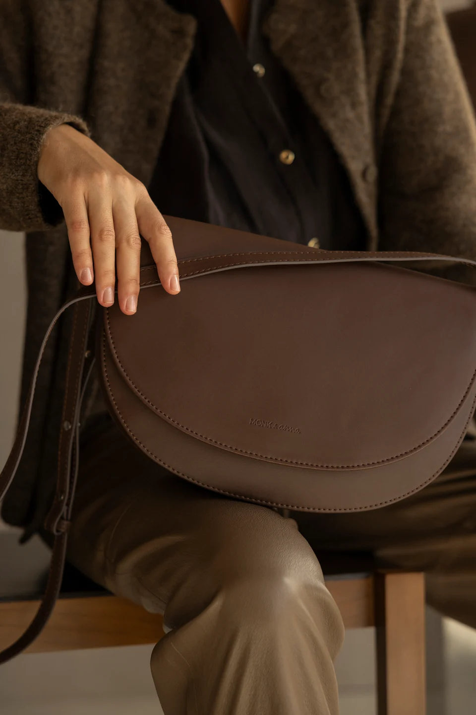 Soma - Half moon bag - darkwood