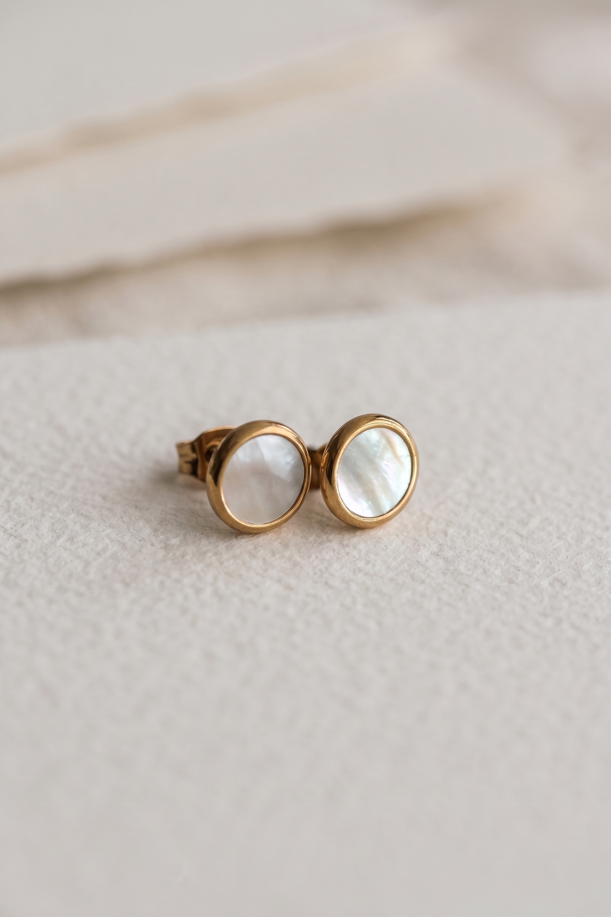 Elegante oorstekers met parelmoer