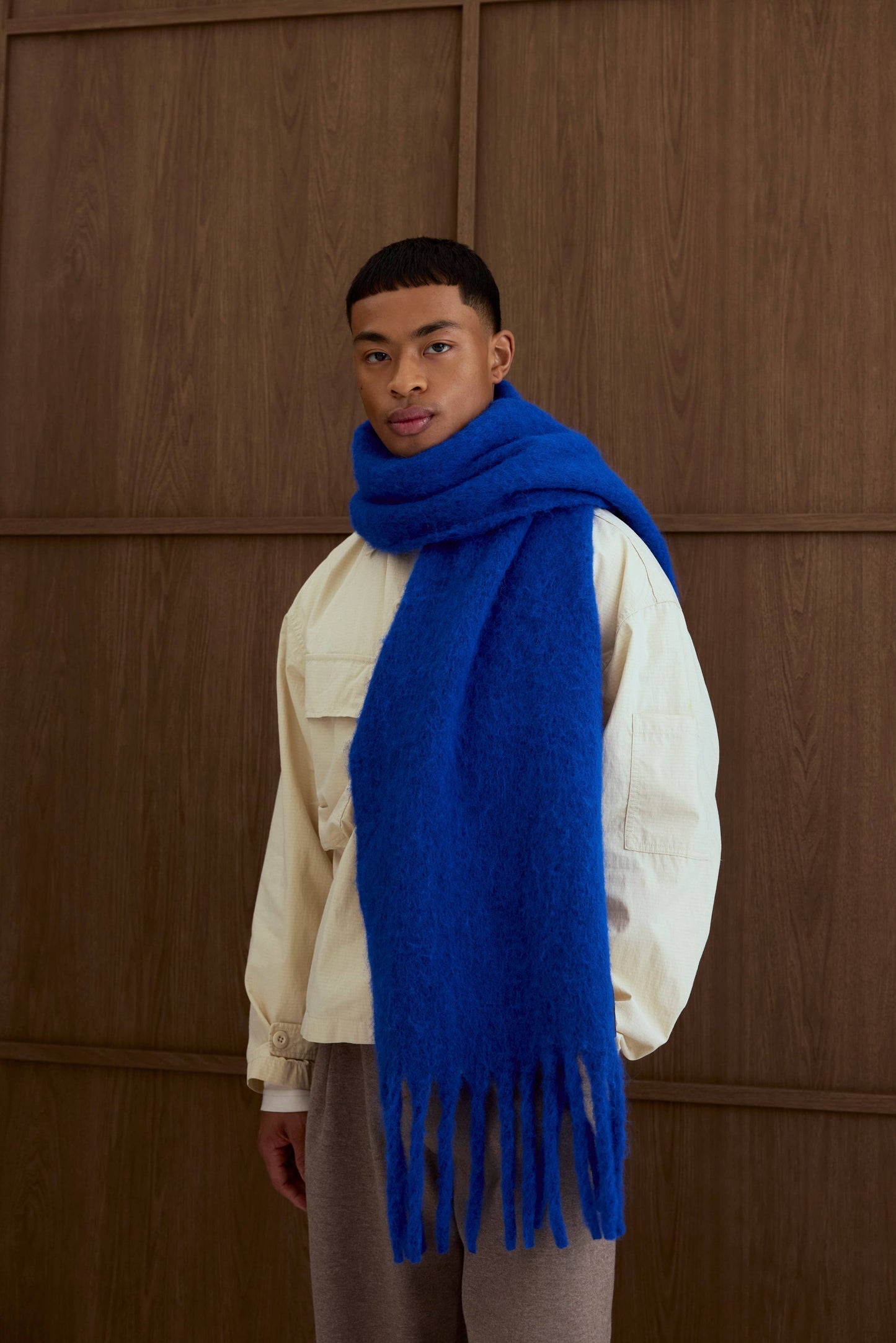 De Reykjavik Sjaal met RWS Wol - Elektrisch Blauw