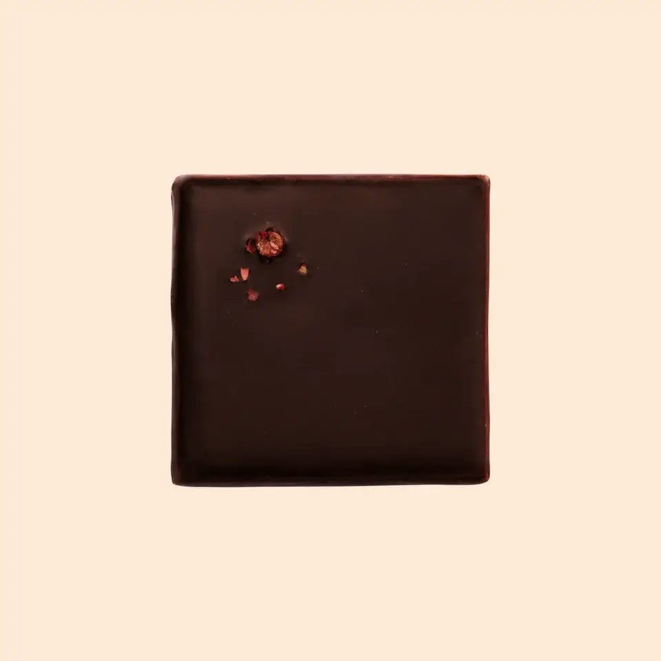 Frambozen- en macadamianotenchocolade