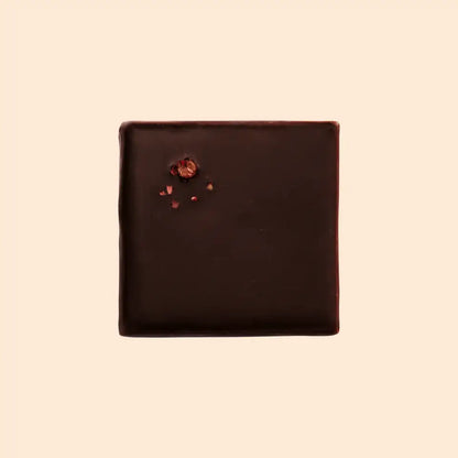 Frambozen- en macadamianotenchocolade