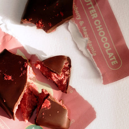 Frambozen- en macadamianotenchocolade