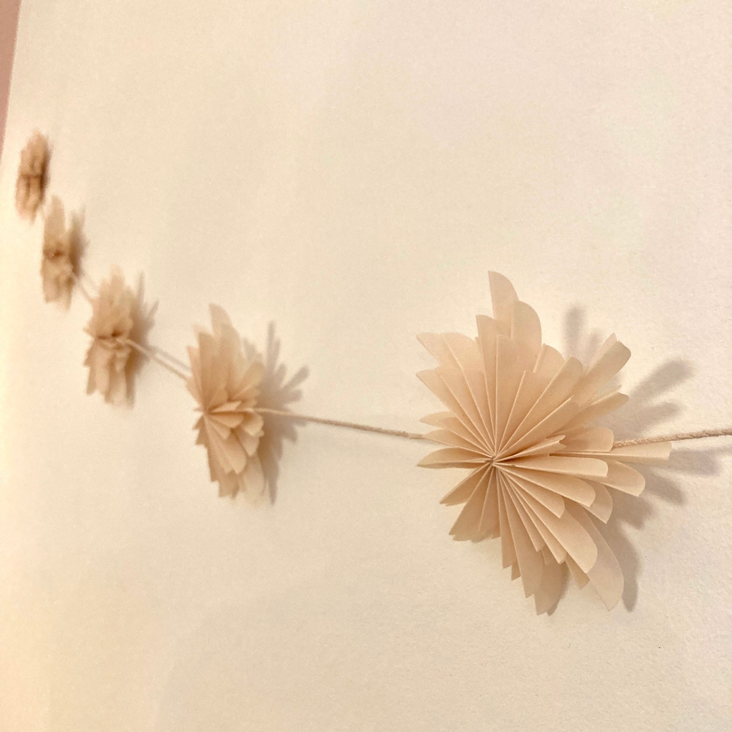 Slinger van bloemen - handmade & fairtrade