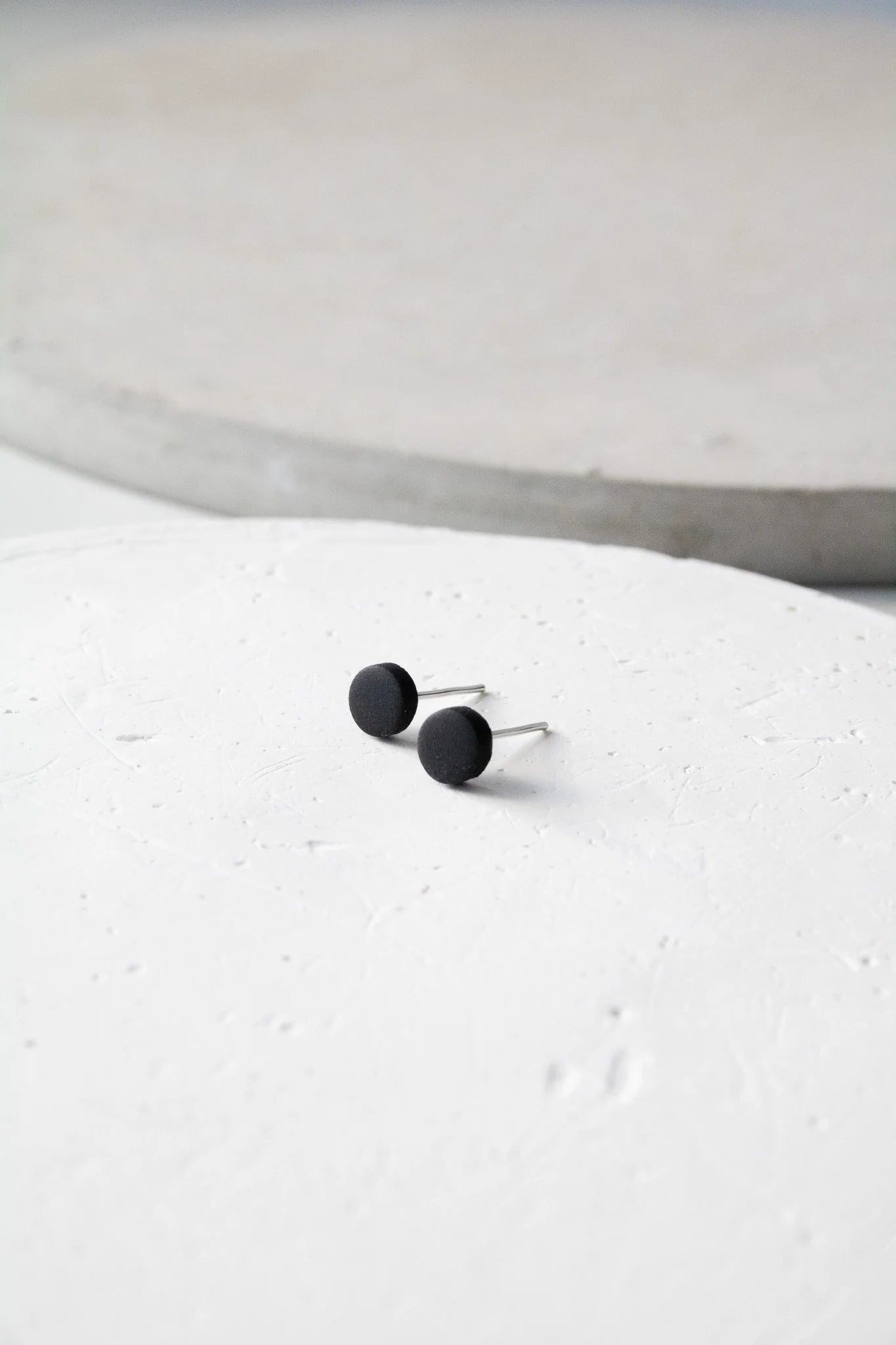 Li mini | Studs - black