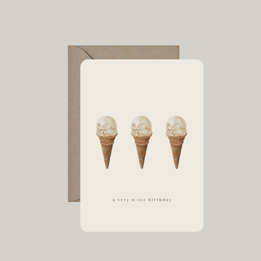 Postkaart 'a very n-ice birthday' met enveloppe