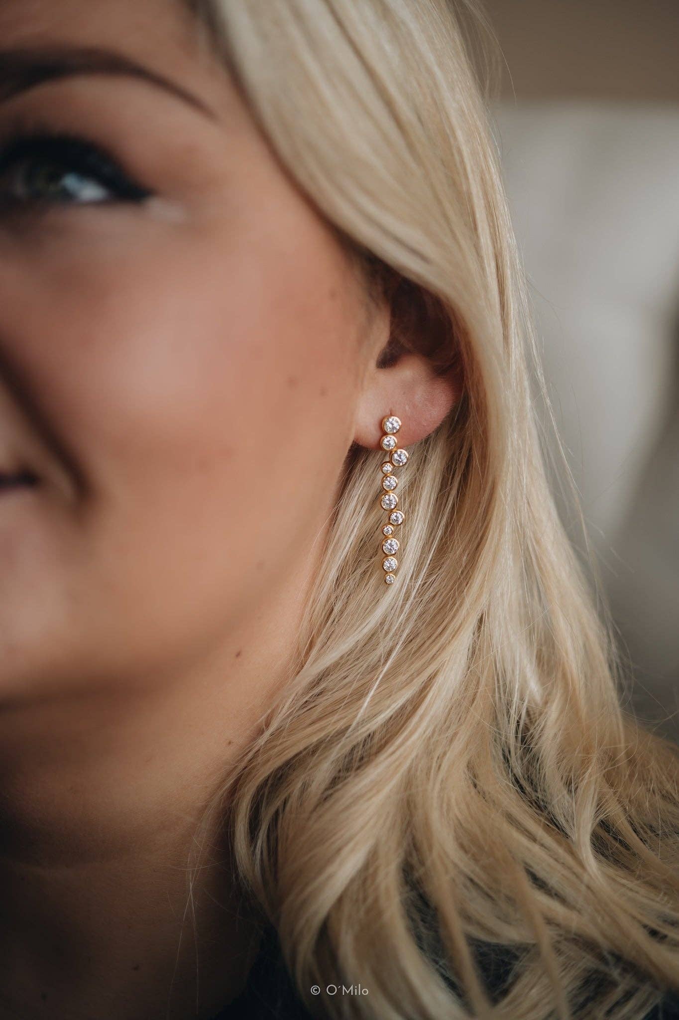 Trapsgewijze kristallen oorbellen. Eleonora