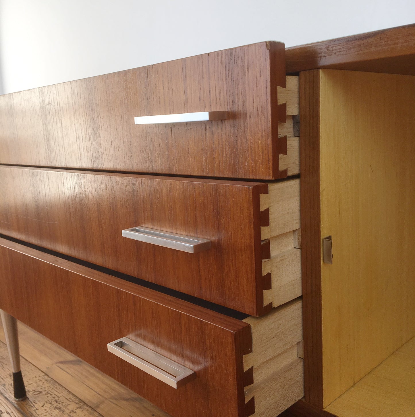 Upcycled Mid-century strakke buffetkast